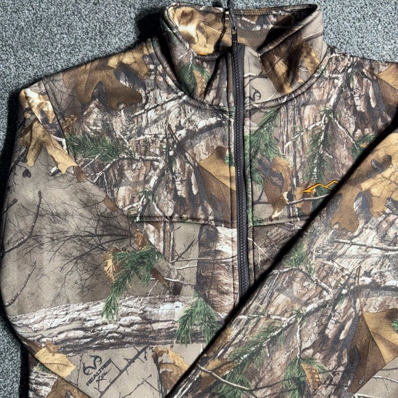 (M) Women’s Realtree Camo Zip-Up Jacket - Picture 4 of 4